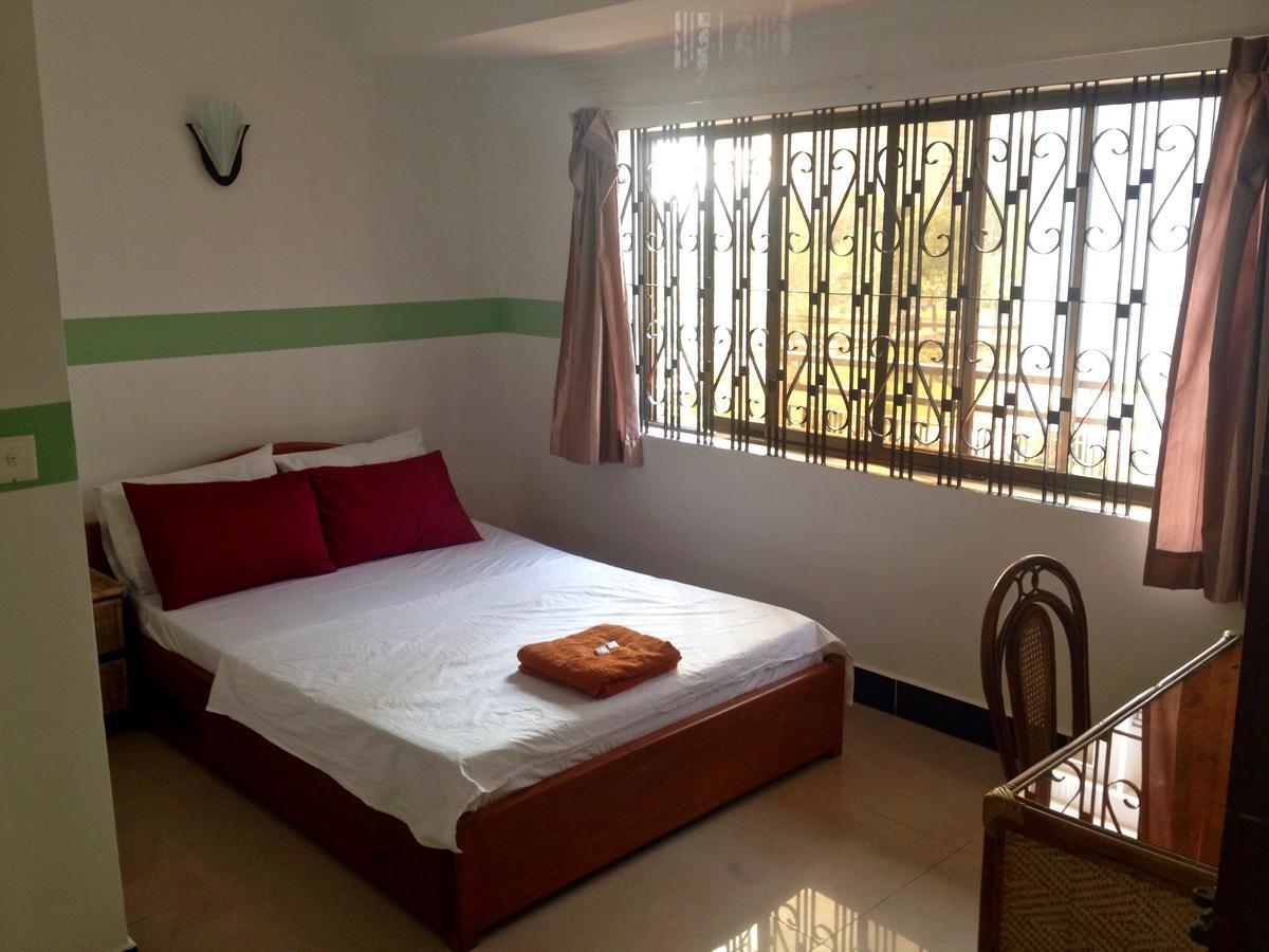 Lazy Gecko Guesthouse Phnom Penh Exterior foto